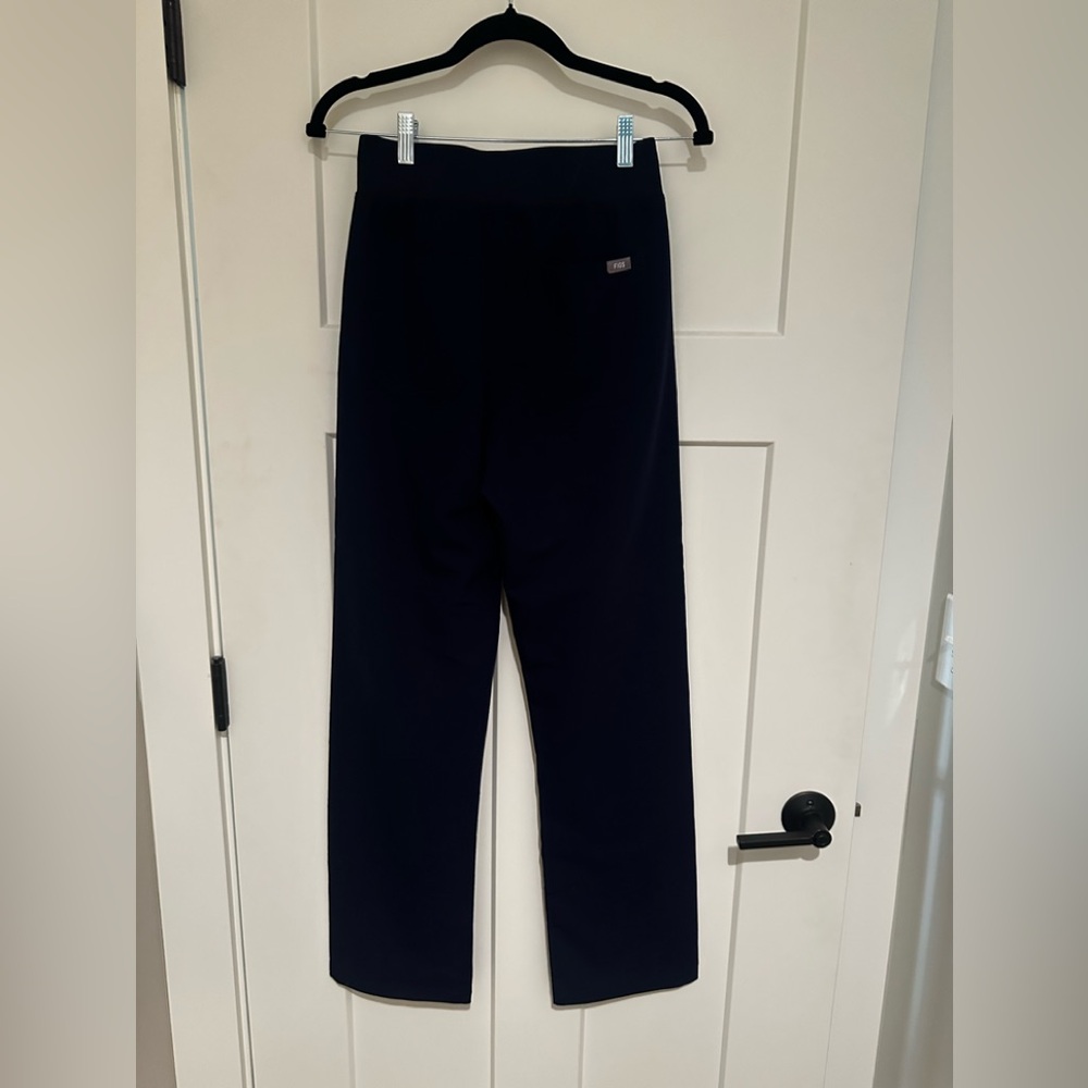 High Waisted Livingston Basic Scrub Pants™
XS .Feel free to make an offer!